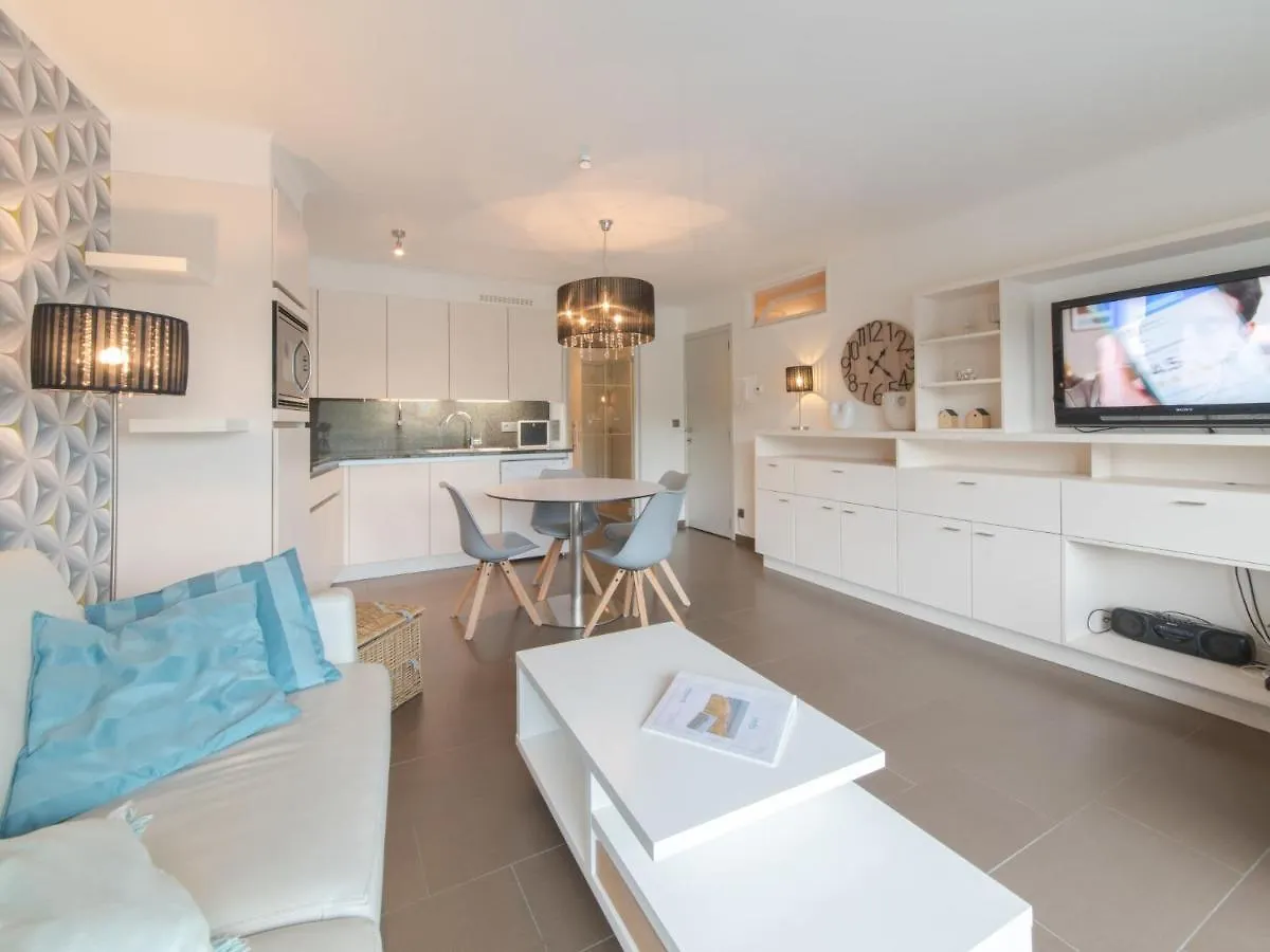 Apartment Sea Breeze By Interhome Bredene